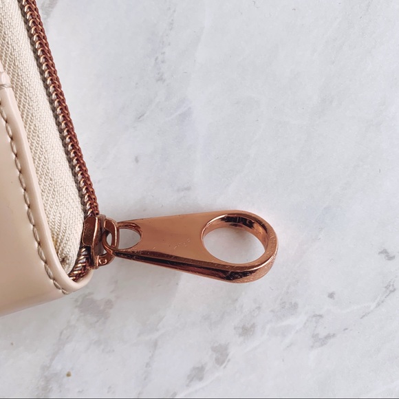 Ted Baker || iPad Case - Picture 4 of 6